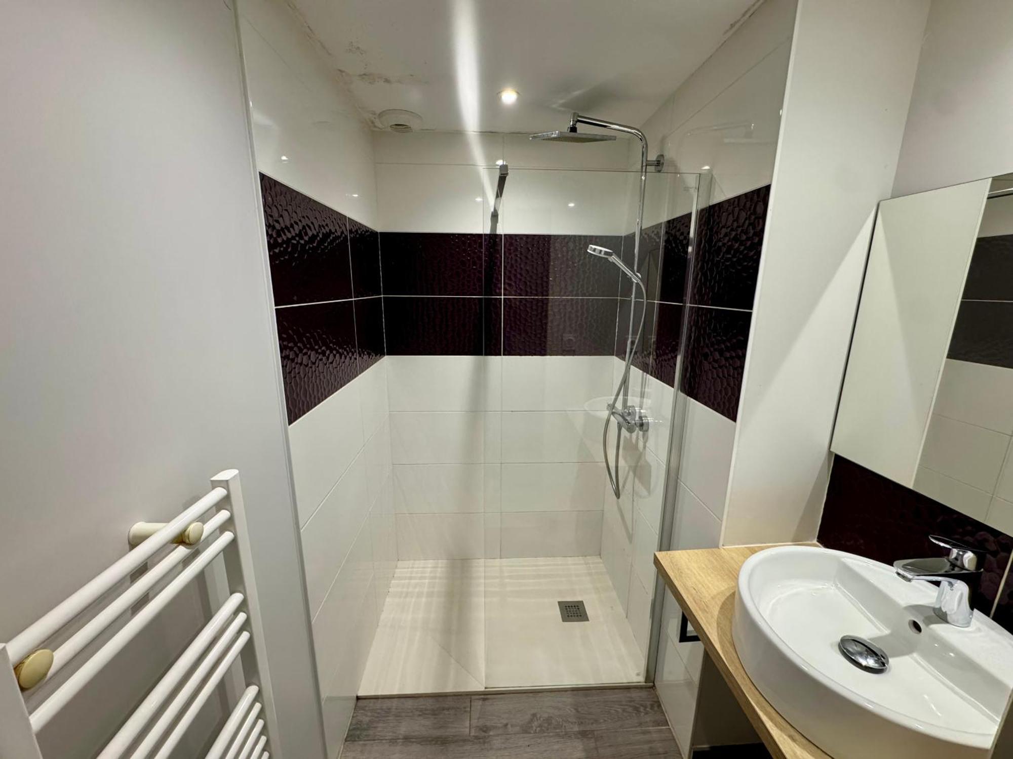 Appartement Domaine Des 5 Roses - Rose Rouge à La Guierche Extérieur photo