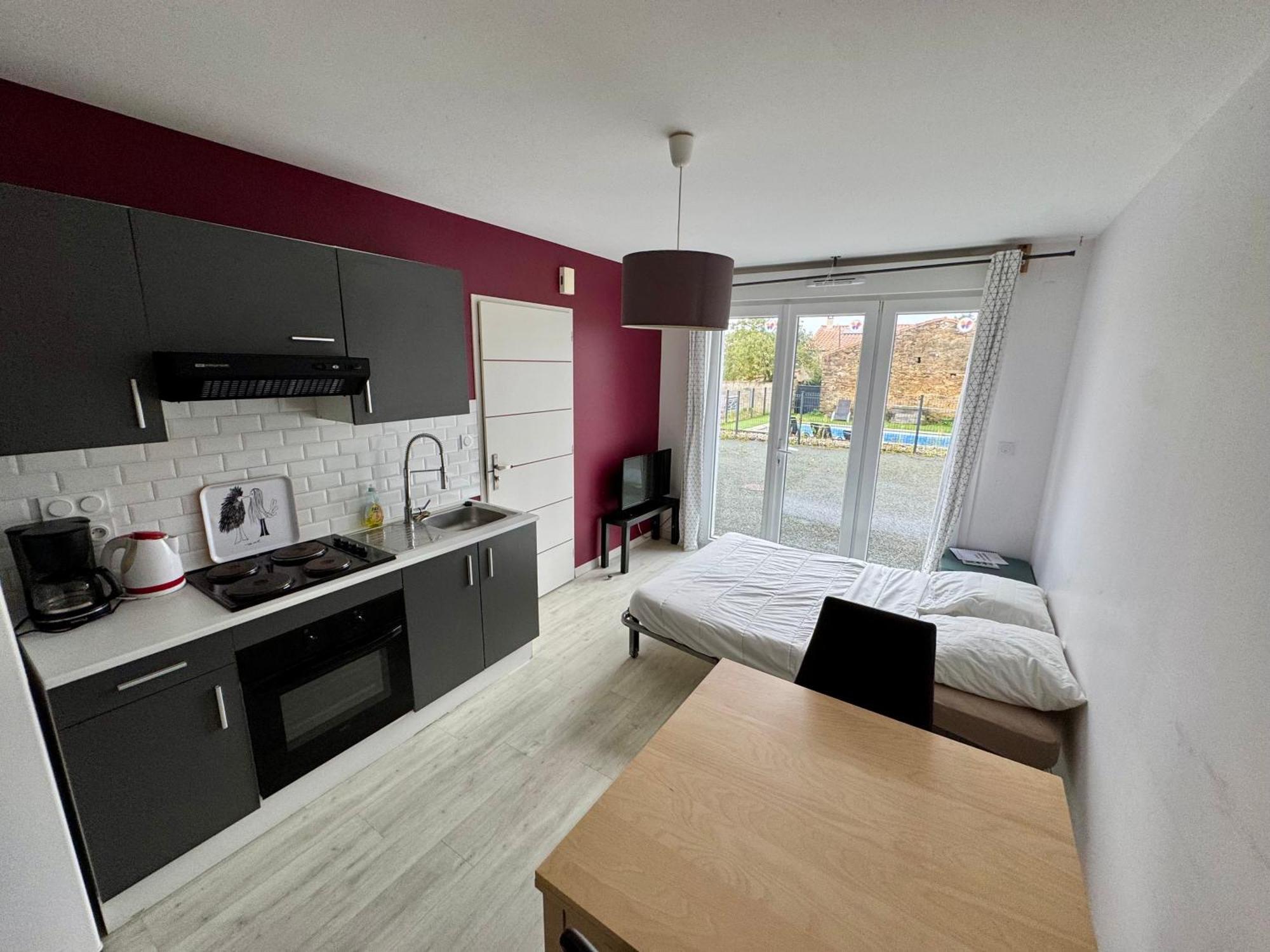 Appartement Domaine Des 5 Roses - Rose Rouge à La Guierche Extérieur photo